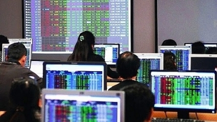 Chứng khoán giảm mạnh, công ty mẹ của sàn HoSE và HNX vẫn lãi hơn 2.000 tỷ đồng