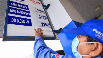 Giá xăng có thể tăng 600-800 đồng/lít vào ngày mai