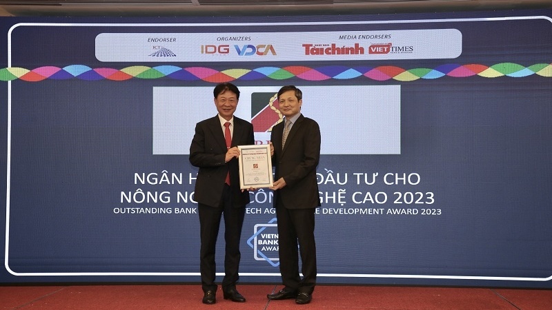 Agribank được vinh danh với 3 giải thưởng Ngân hàng Việt Nam tiêu biểu năm 2022