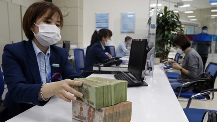 Nhiều ngân hàng điều chỉnh lãi suất huy động trước ngày quy định mới có hiệu lực