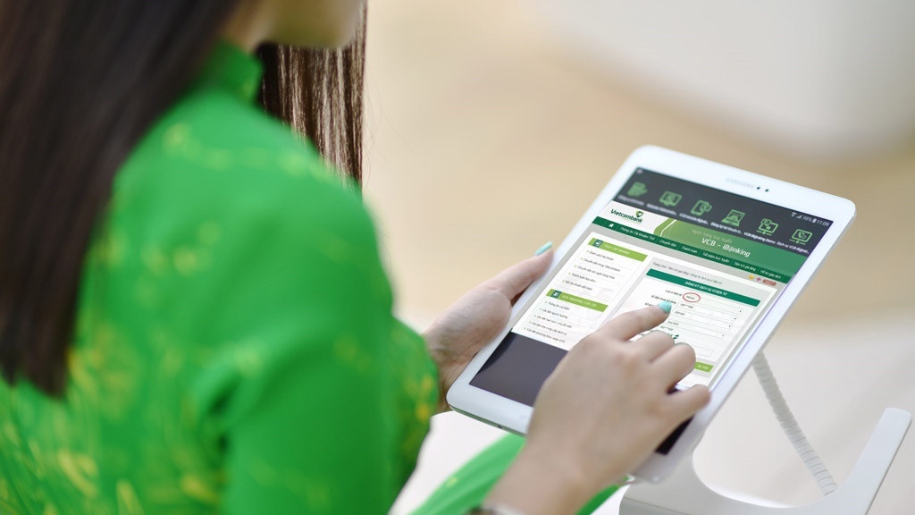 Bất ngờ chuyển từ miễn phí sang thu phí, tăng phí dịch vụ thẻ, Vietcombank nói gì?