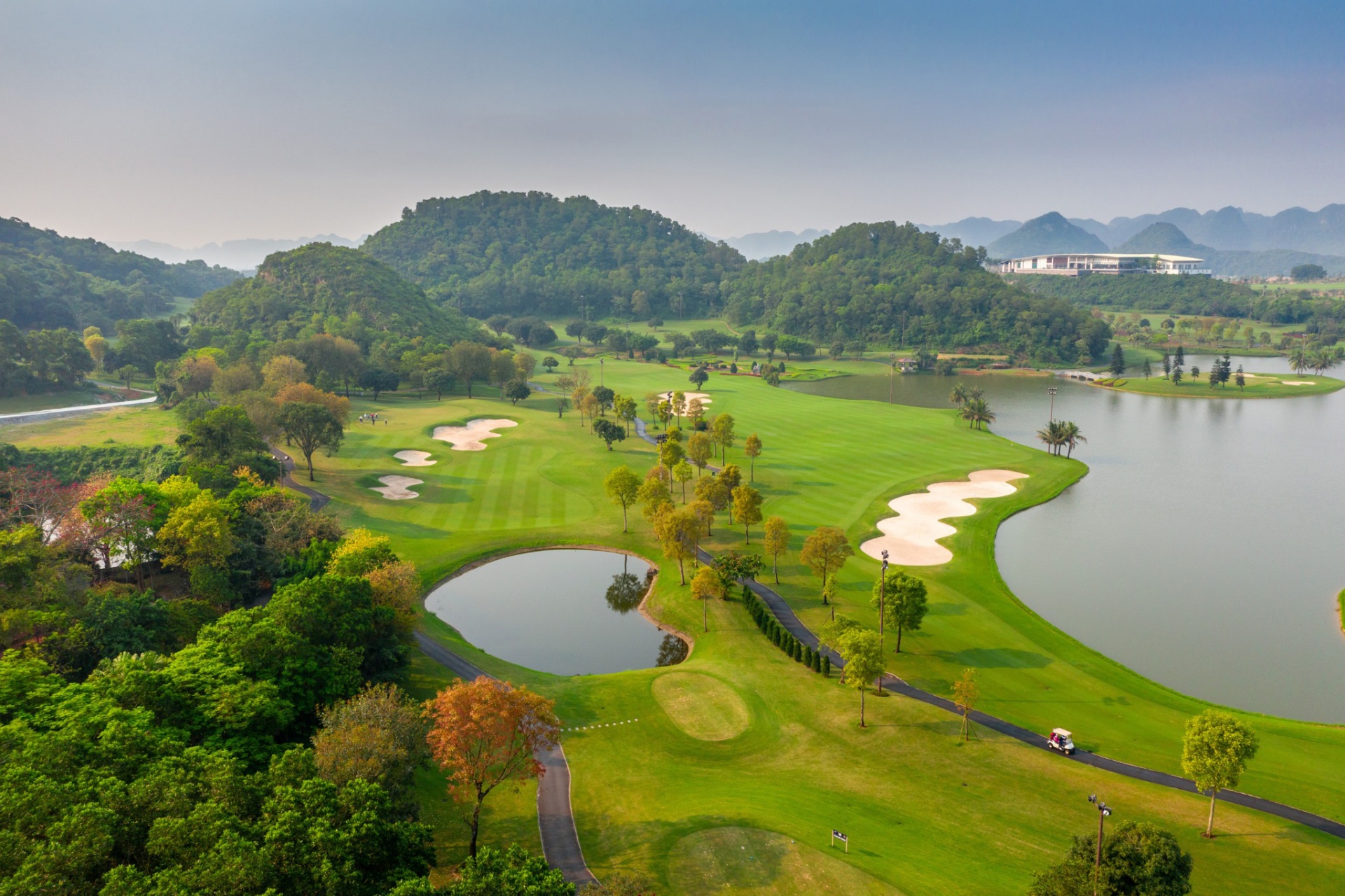 Sân golf Hồ Yên Thắng.