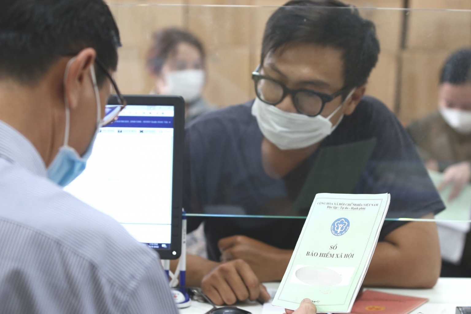 Đề xuất quy định tiến tới người đóng bảo hiểm xã hội không được rút một lần