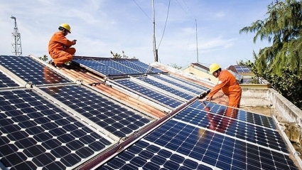 Bộ Công Thương yêu cầu EVN đề xuất giải pháp xử lý 14 dự án điện mặt trời hưởng giá sai