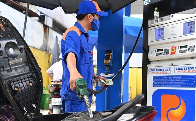 Giá xăng - dầu trong nước ngày mai dự báo thay đổi nghịch chiều