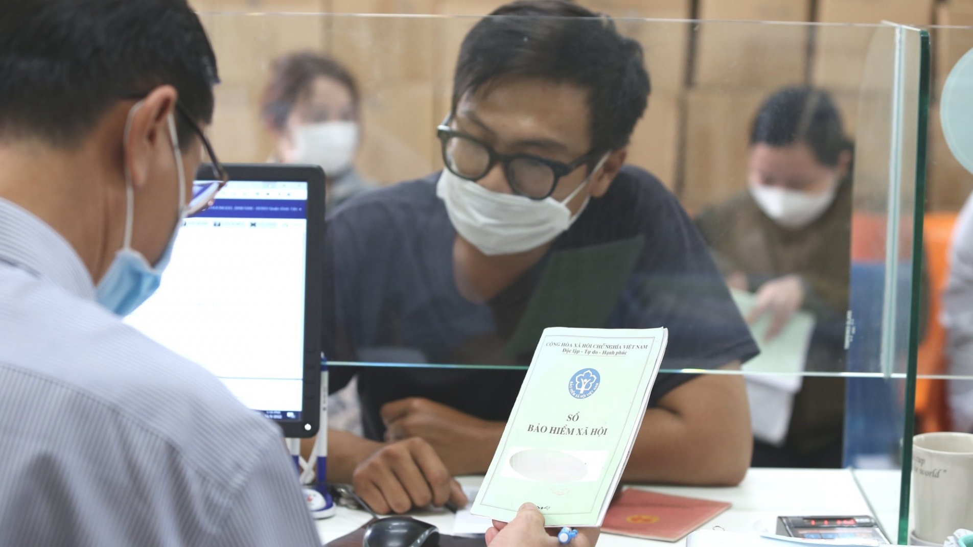 Trường hợp nào người lao động được tự đóng bảo hiểm xã hội?