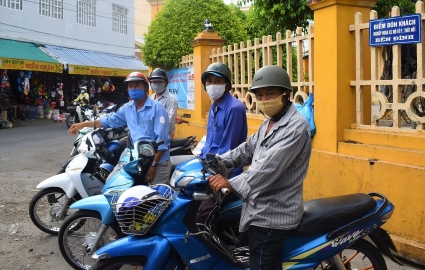 Công nhân liên tục mất việc, lao động tự do ngày càng tăng