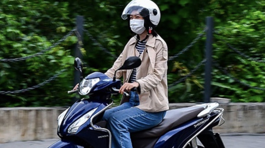 6 lỗi khi sử dụng xe máy nữ công nhân ít để ý đến
