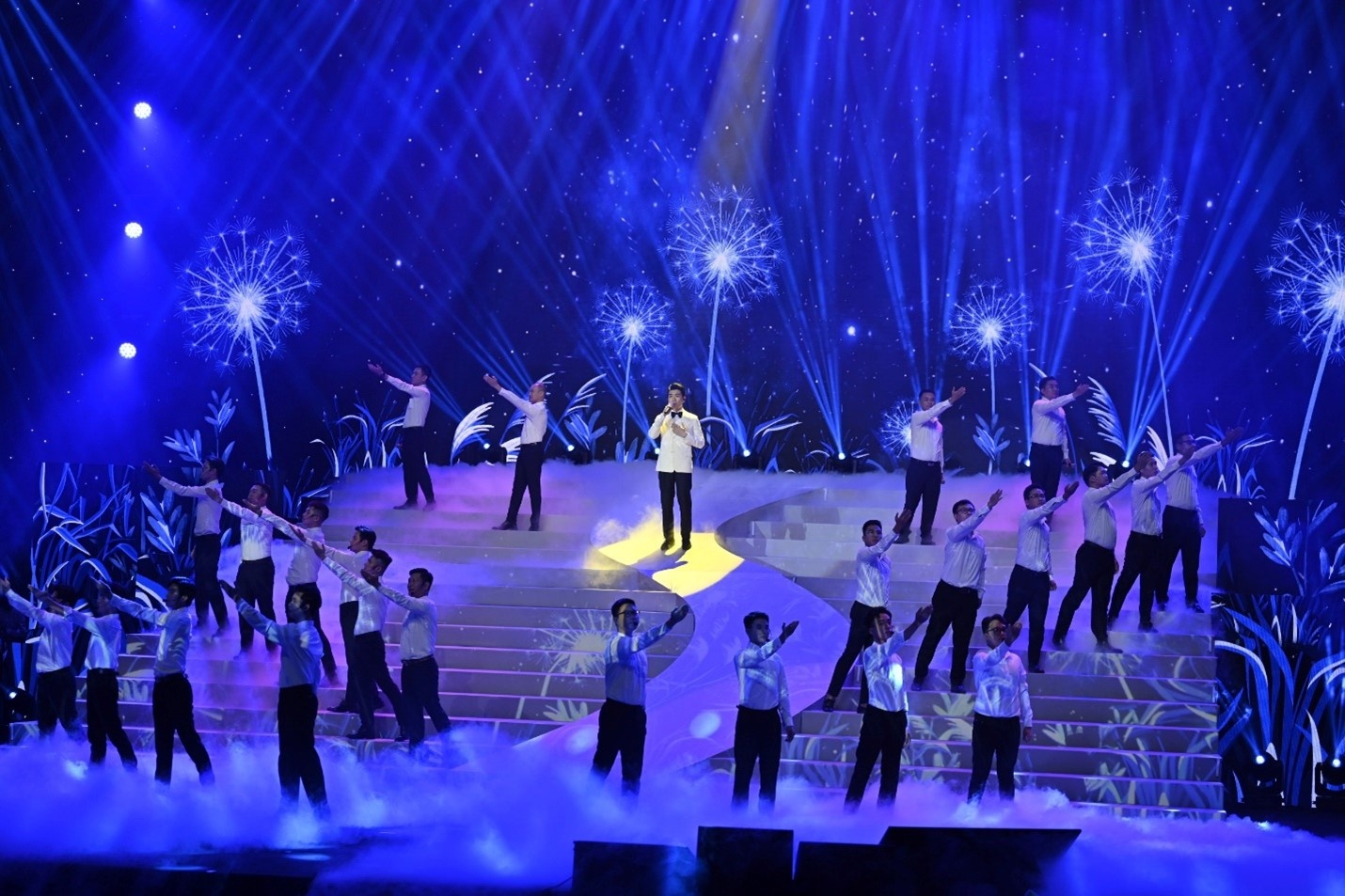 SHB đánh dấu tuổi 30 bằng chương trình nghệ thuật vừa tầm cỡ, sâu lắng, ân tình!