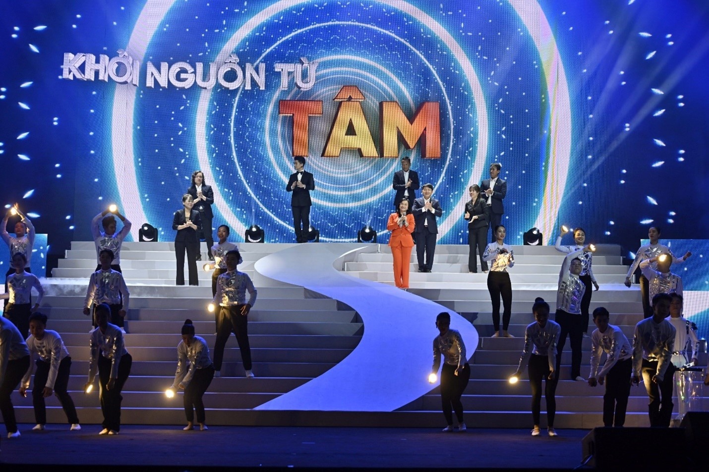 SHB đánh dấu tuổi 30 bằng chương trình nghệ thuật vừa tầm cỡ, sâu lắng, ân tình!