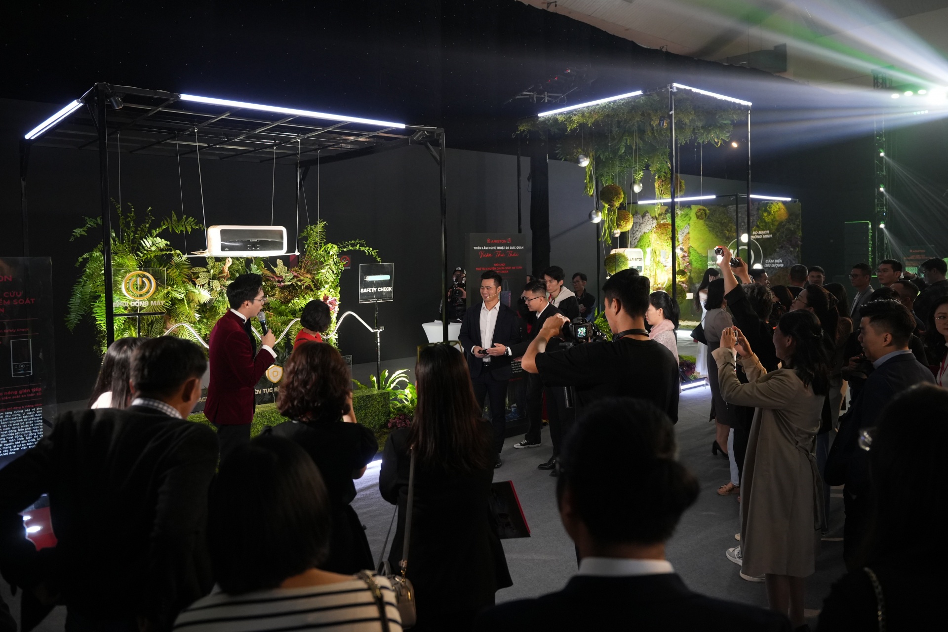 Ariton đem đến triển lãm nghệ thuật đa giác quan kỷ niệm 35 năm tại thị trường Việt Nam