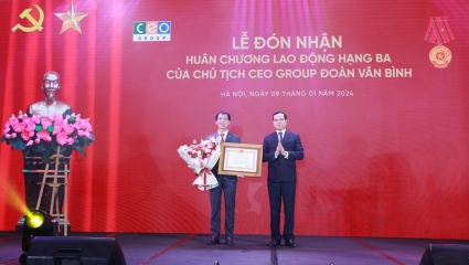 Chủ tịch CEO Group Đoàn Văn Bình đón nhận Huân chương Lao động hạng Ba