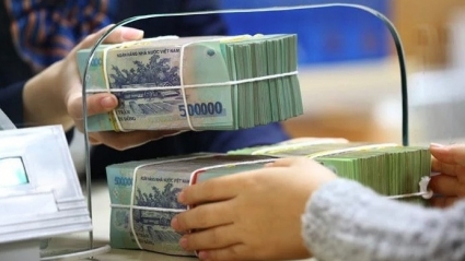 Người dân vui mừng khi lãi suất tiền gửi rục rịch tăng, lãi suất cho vay tiếp tục giảm