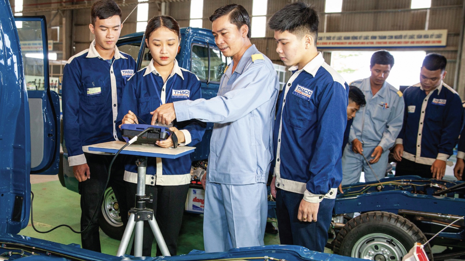 Công nhân lo sẽ mất việc bởi trí tuệ nhân tạo, lãnh đạo Bộ Lao động nói gì?