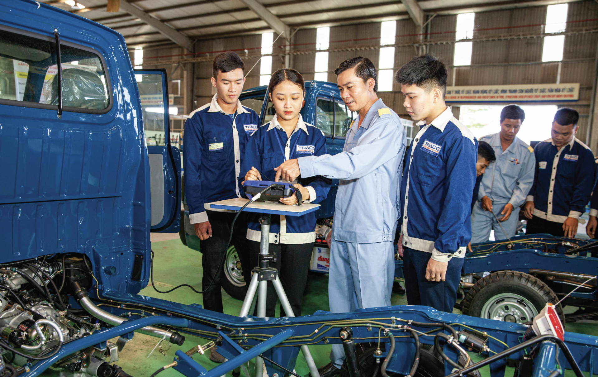 Công nhân lo sẽ mất việc bởi trí tuệ nhân tạo, lãnh đạo Bộ Lao động nói gì?