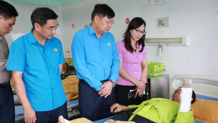 Lãnh đạo Tổng LĐLĐ Việt Nam trao hỗ trợ cho các nạn nhân vụ tai nạn lao động ở Yên Bái