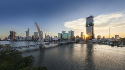 Masterise Homes cất nóc Marina Central Tower - toà tháp trong khu BĐS hàng hiệu