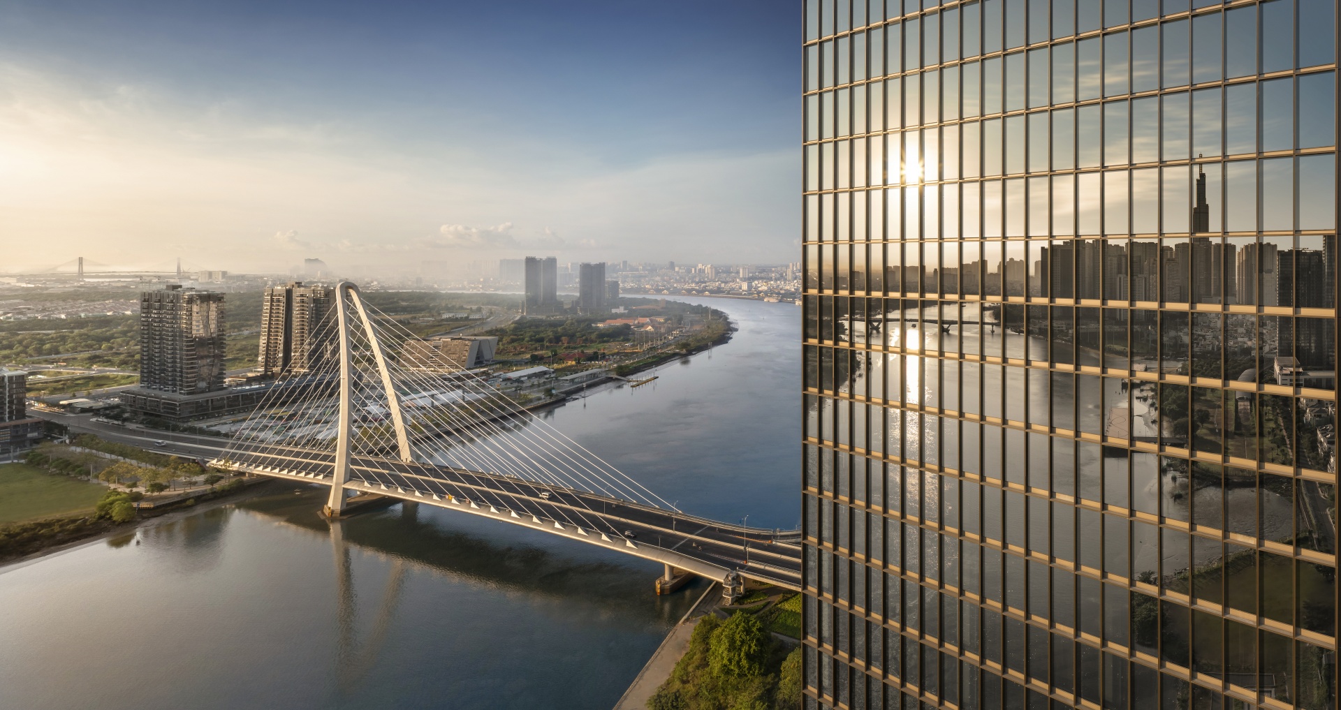 Masterise Homes cất nóc Marina Central Tower - toà tháp trong khu BĐS hàng hiệu