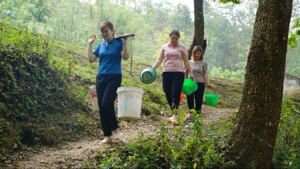 Giọt nước mắt của cô giáo Thèn Phùng