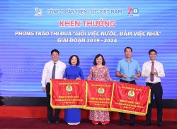 Công đoàn Điện lực Việt Nam khen thưởng 75 cán bộ Nữ công tiêu biểu
