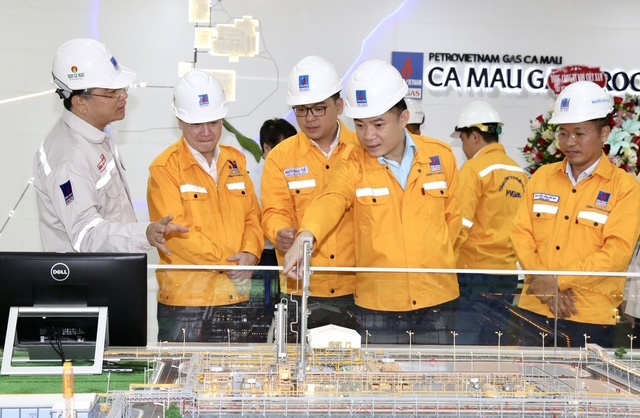 Petrovietnam: “Một đội ngũ - Một mục tiêu”, cho ngọn lửa năng lượng quốc gia luôn rực sáng