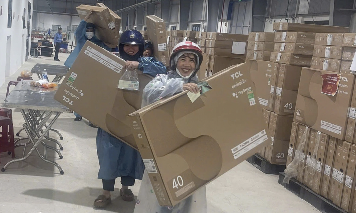 Doanh nghiệp tặng 4.400 công nhân mỗi người một tivi làm quà Tết: Khi lòng tri ân thắp sáng động lực