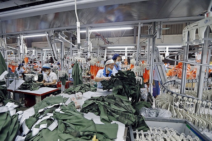 Quy định tạm dừng đóng kinh phí công đoàn trong Luật Công đoàn 2024 là một bước tiến đáng ghi nhận trong tư duy quản trị nhà nước – chuyển từ “áp đặt nghĩa vụ” sang “đồng hành hỗ trợ”. Ảnh minh hoạ