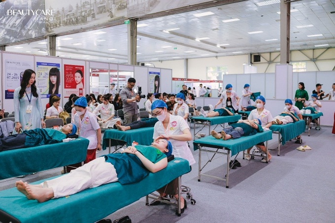 Không gian cuộc thi giao lưu tay nghề làm đẹp chăm sóc da-spa. Ảnh: LH