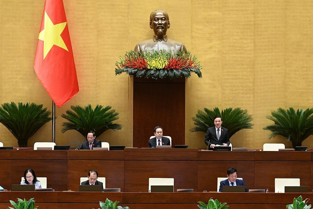 Phó Chủ tich Quốc hội Nguyễn Khắc Định điều hành nội dung phiên họp.