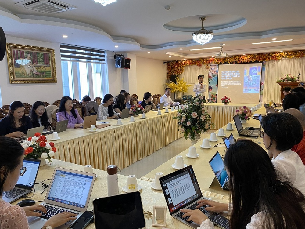 Toàn cảnh chương trình tập huấn: “Vạch trần sự hấp dẫn giả tạo - Truyền thông trách nhiệm vì môi trường và sức khỏe cộng đồng.