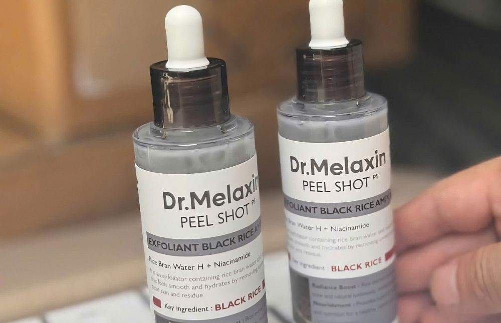 Các sản phẩm này được giới thiệu là mỹ phẩm dưỡng da, tẩy tế bào da chết nước gạo Hàn Quốc. Ảnh: Tiến Dũng