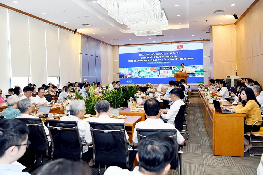 Tọa đàm “Định hướng và giải pháp cho tăng trưởng kinh tế cao và bền vững đến năm 2045”. Ảnh: Tuấn Anh