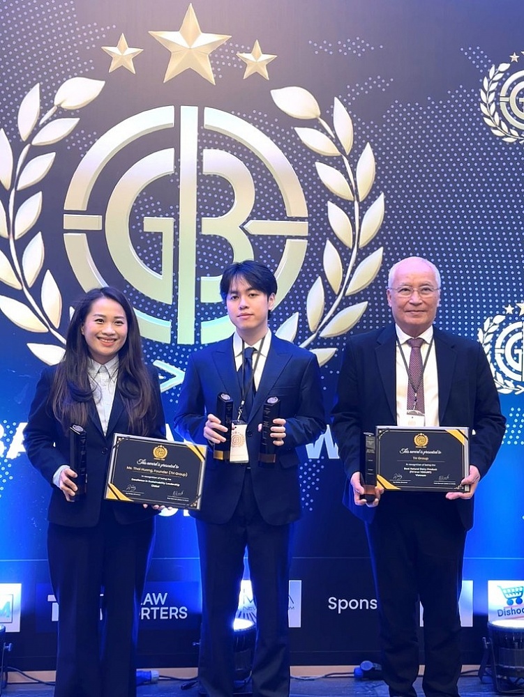 Bà Thái Hương được vinh danh vì “đã cho thấy sự kiên định khi dẫn dắt các doanh nghiệp của mình đi theo hướng phát triển bền vững”.