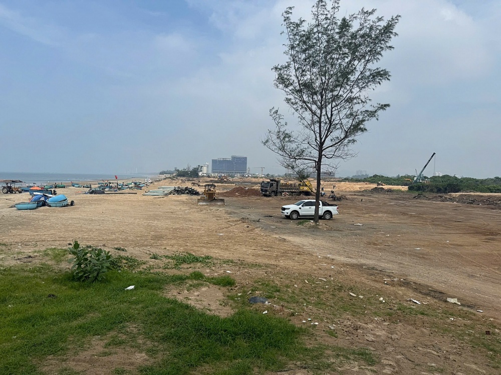 Dự án Blanca City có view biển với chiều dài 850 m - nơi đây là kế sinh nhai của nhiều hộ ngư dân đánh bắt cả.