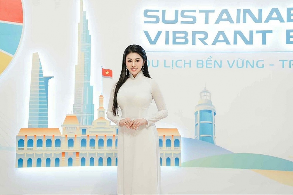 Hoa hậu Du lịch Quốc tế Việt Nam 2016, Đại sứ Du lịch tỉnh Vĩnh Long – Emily Hồng Nhung.