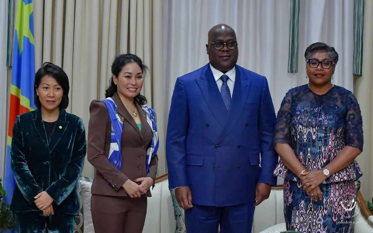 Ông Félix Tshisekedi - Tổng thống Cộng hoà Dân chủ Congo (thứ 2 từ phải sang) và Bà Lê Thị Thu Thuỷ, Phó Chủ tịch Vingroup (thứ 2 từ trái sang) trong buổi trao đổi hợp tác tại Congo (Nguồn ảnh: https://presidence.cd/)