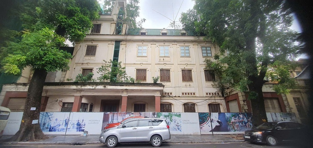 tòa nhà số 4 Đặng Thái Thân (ngay sát khách sạn Hilton) lại “cửa đóng, then cài”, bỏ hoang.