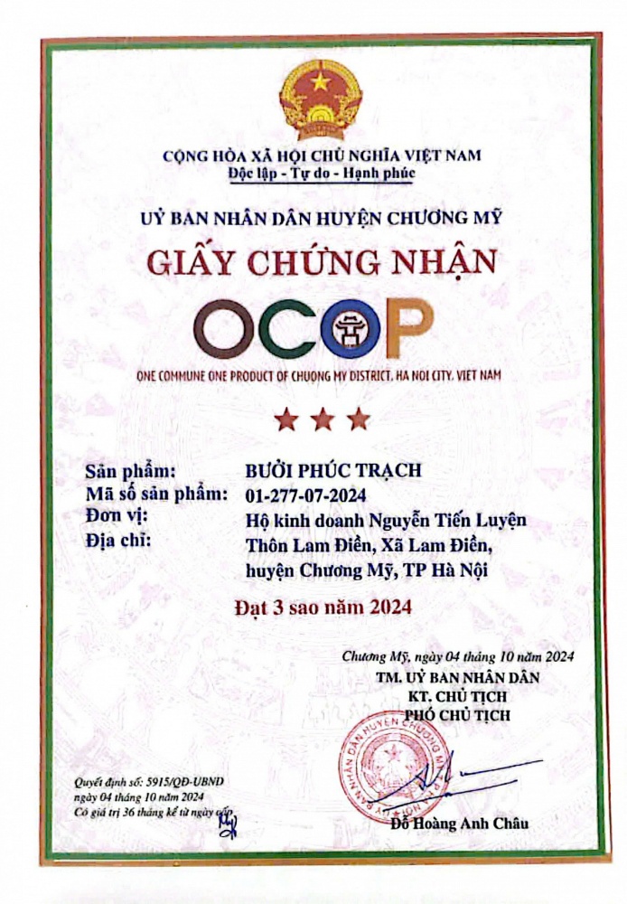 Giấy chứng nhận OCOP bưởi Phúc Trạch của gia đình a Luyện. Ảnh: NVCC