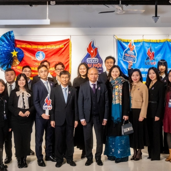 Giữ vững niềm tin giữa “kinh đô ánh sáng” - Kỳ 1: “Hạt nhân” chính trị tại Paris