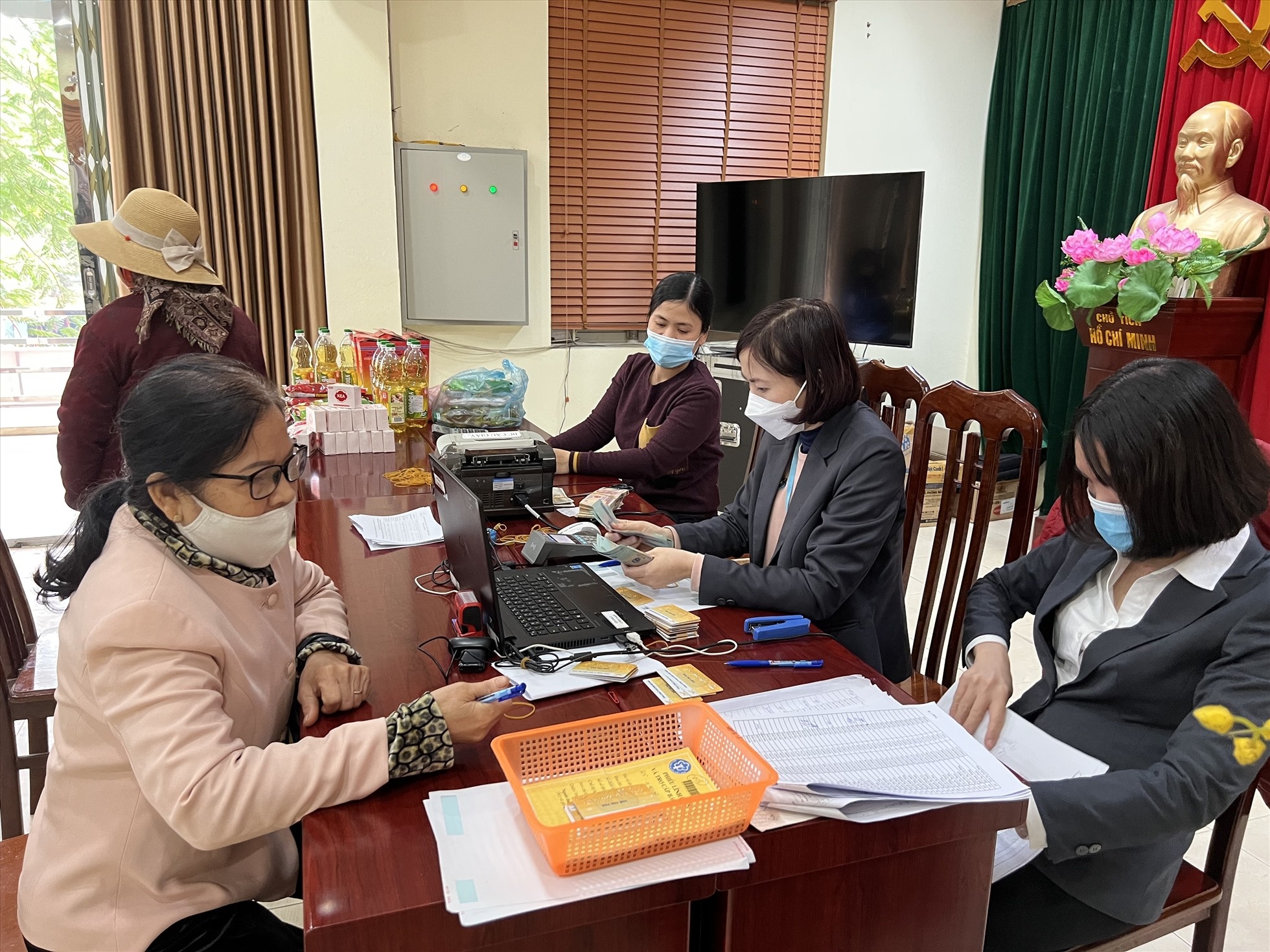 Lương hưu dưới 3 triệu đồng/tháng, người già chi tiêu thế nào?