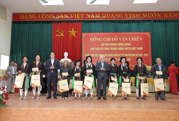 Quan tâm đoàn viên Công đoàn và người lao động dịp Tết Quý Mão 2023 hình ảnh 2 Quan tam doan vien Cong doan va nguoi lao dong dip Tet Quy Mao 2023 hinh anh 2
