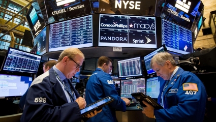 Dow Jones sụt 500 điểm sau thông điệp chính sách mới nhất từ Fed