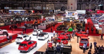 Doanh số ô tô tăng 71% so với năm ngoái, nhiều hãng không có xe để bán