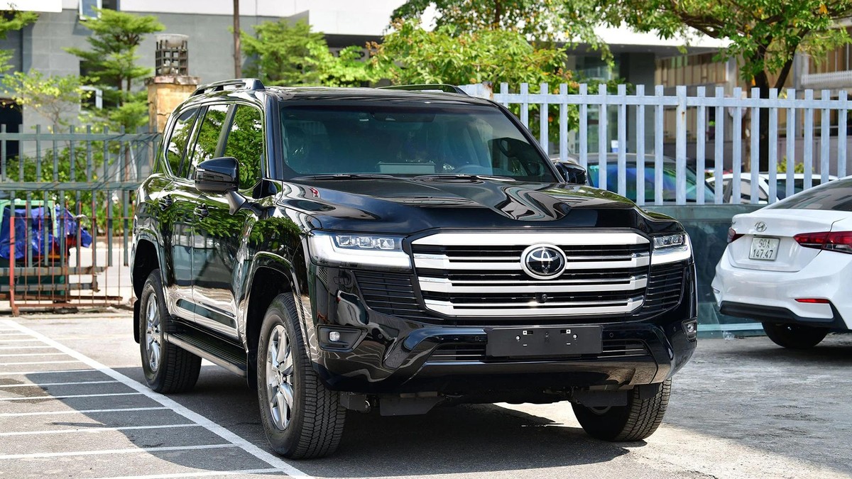 Mẫu xe Toyota Land Cruiser LC300 ch&iacute;nh thức ra mắt thị trường Việt Nam hồi giữa năm 2021.