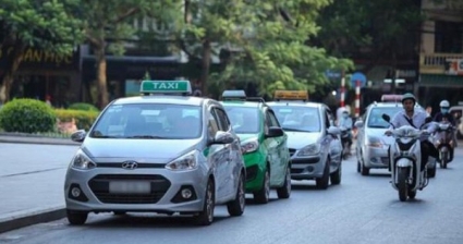 Né gọi Grab vì cước nhân giờ cao điểm, nhưng giá cước taxi thường thậm chí &quot;chát&quot; hơn