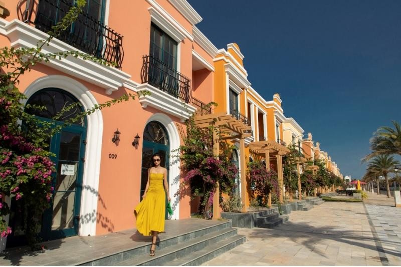 Lần đầu ti&ecirc;n đến NovaWorld Phan Thiet nhưng c&ocirc; n&agrave;ng travel blogger thật sự bất ngờ v&igrave; Novaland đ&atilde; biến những v&ugrave;ng đất vốn rất hoang sơ trở n&ecirc;n lộng lẫy