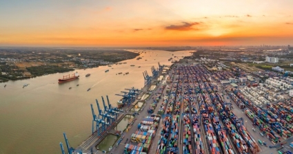 Xuất siêu lớn trong nửa cuối tháng 6 kéo cán cân thương mại đổi chiều