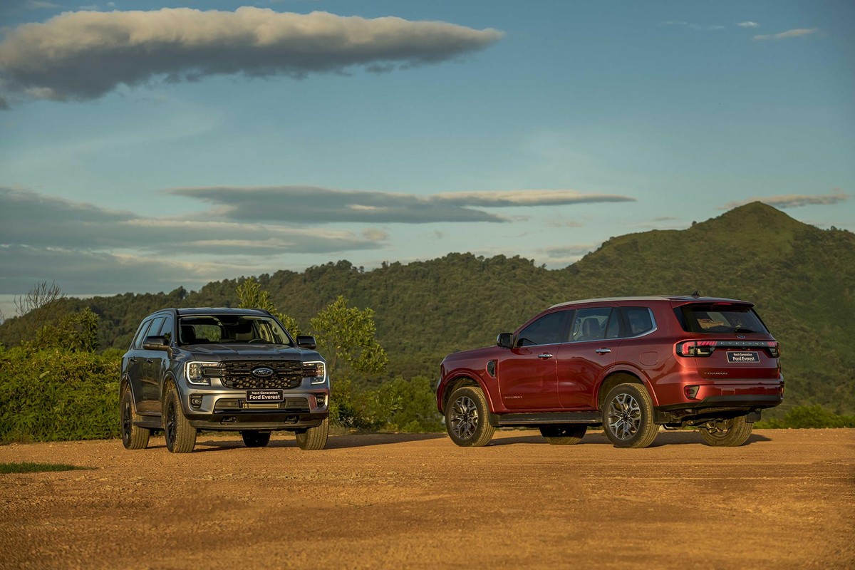 Mẫu xe Ford Everest mới được nhập khẩu nguy&ecirc;n chiếc từ Th&aacute;i Lan.
