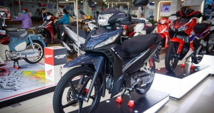 “Ngược dòng” bão giá xe tay ga, Honda khuyến mại khách mua xe số, xe côn ta