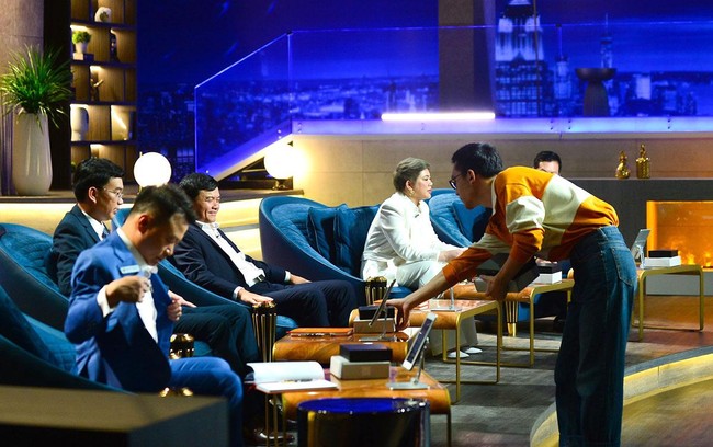 Vụ &ldquo;bể k&egrave;o&rdquo; tr&ecirc;n Shark Tank Việt Nam: Startup &ldquo;quay xe&rdquo;, Shark nổi giận, Gi&aacute;m đốc chương tr&igrave;nh kh&ocirc;ng thể ph&aacute;n xử  ảnh 3